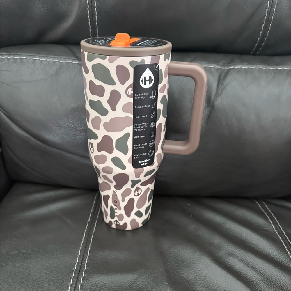 HydroJug Duck Camo 40 oz new releases from Scheels